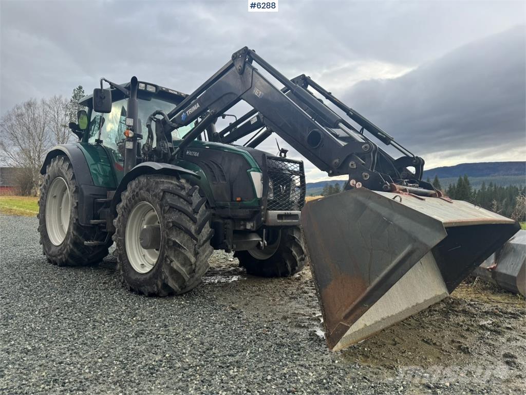 Valtra T203 الجرارات