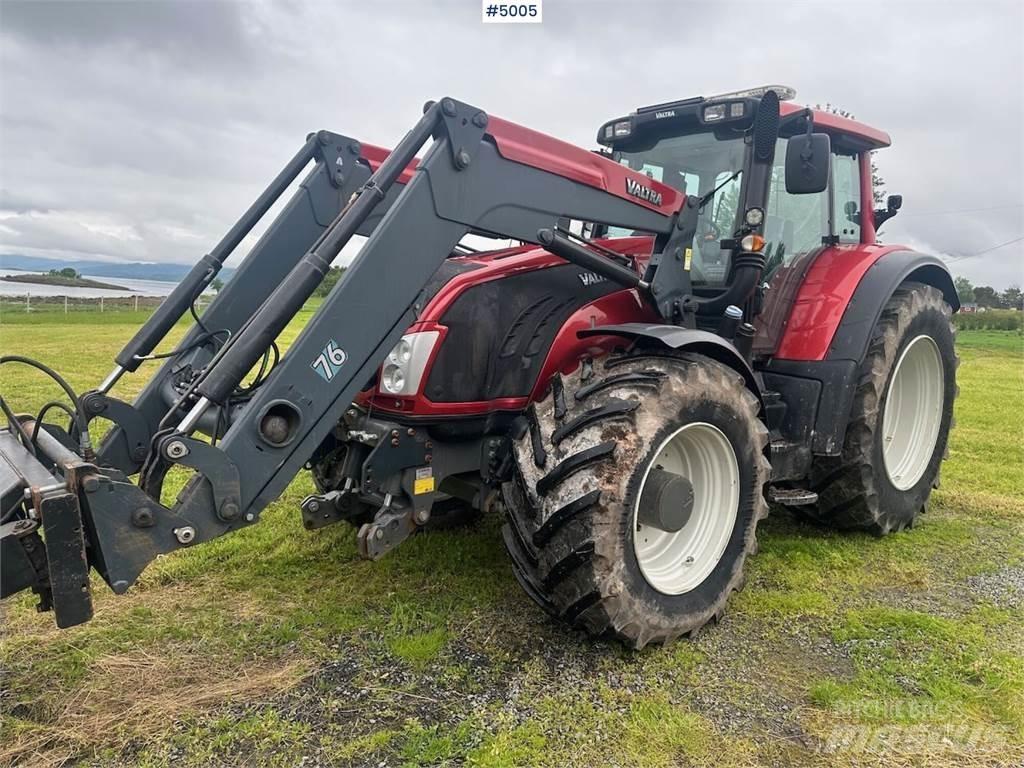 Valtra T213 الجرارات
