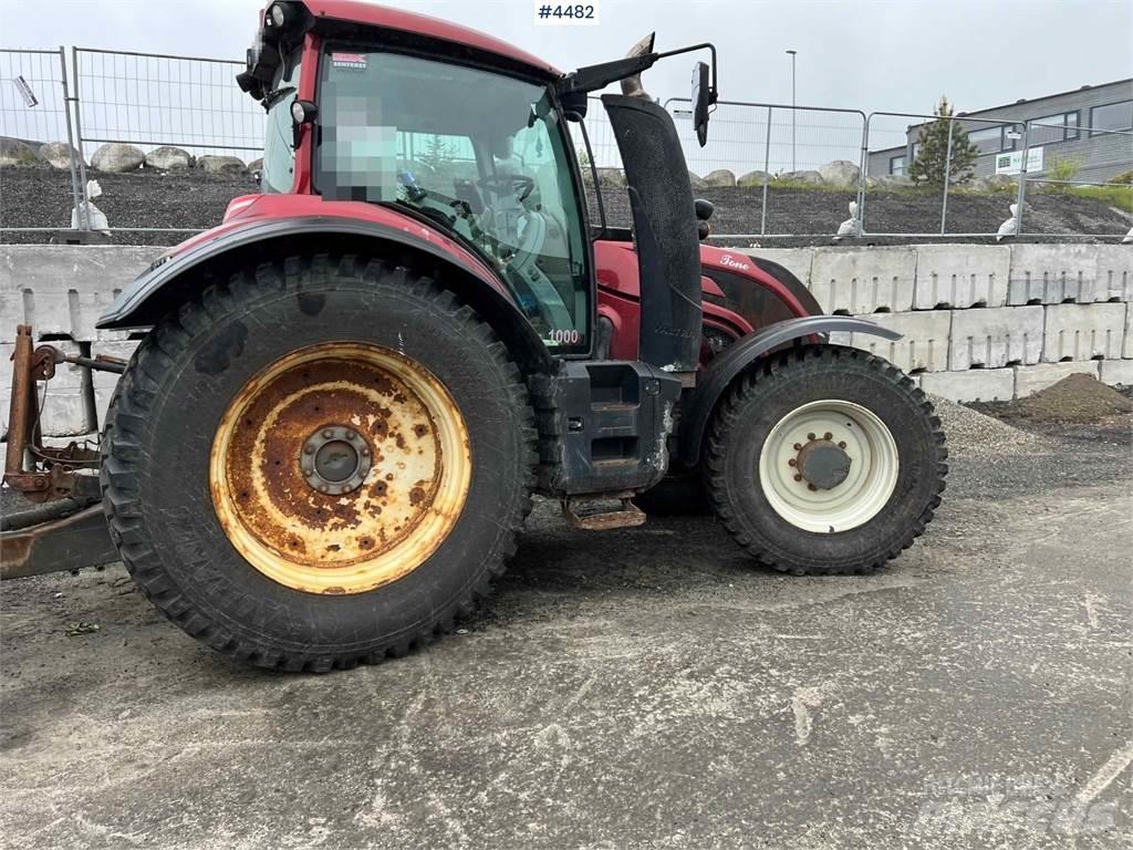 Valtra T234 الجرارات