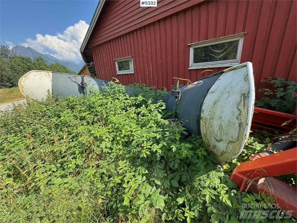 Viking L300 حراثات ونصول الجليد