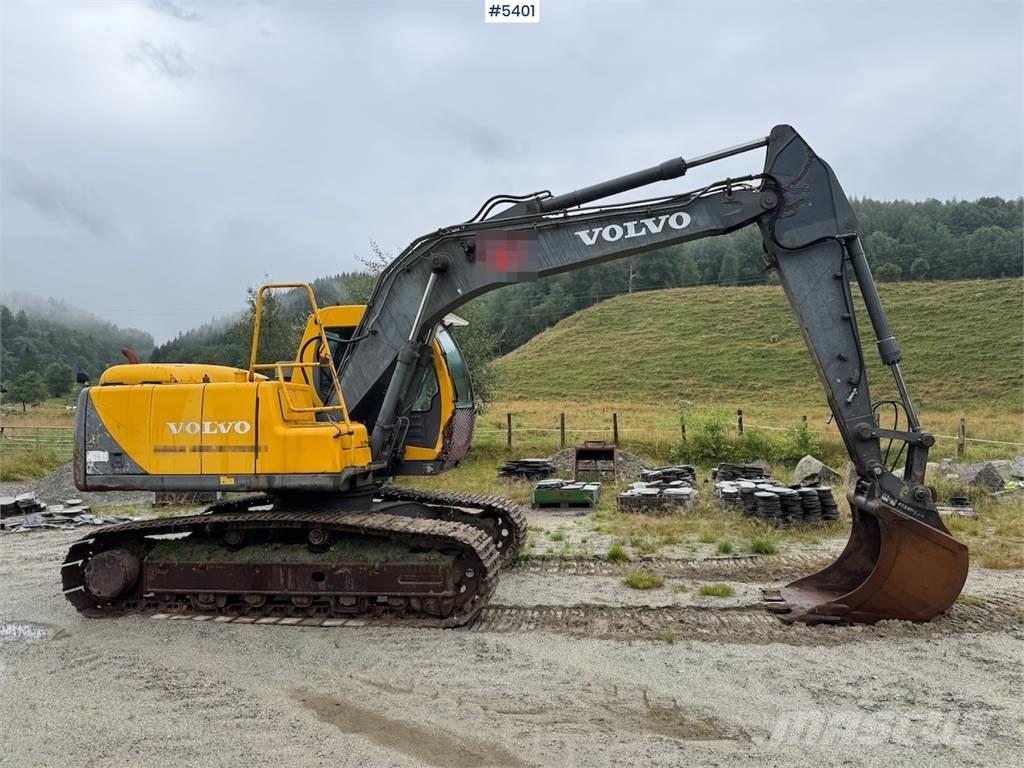 Volvo EC 140 LCM حفارات زحافة