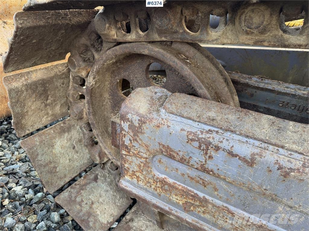 Volvo EC 140 LCM حفارات زحافة