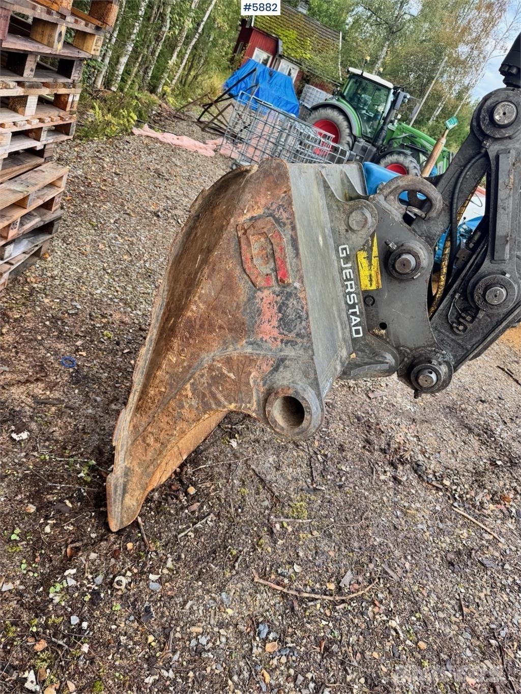 Volvo EC140DL حفارات زحافة