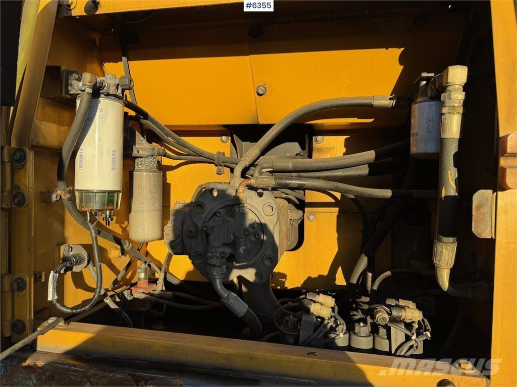 Volvo EC240BNLC حفارات زحافة