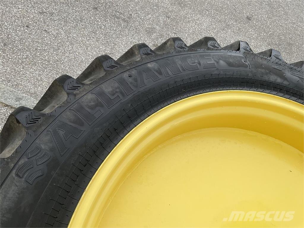  320/90 R 42 الإطارات والعجلات والحافات