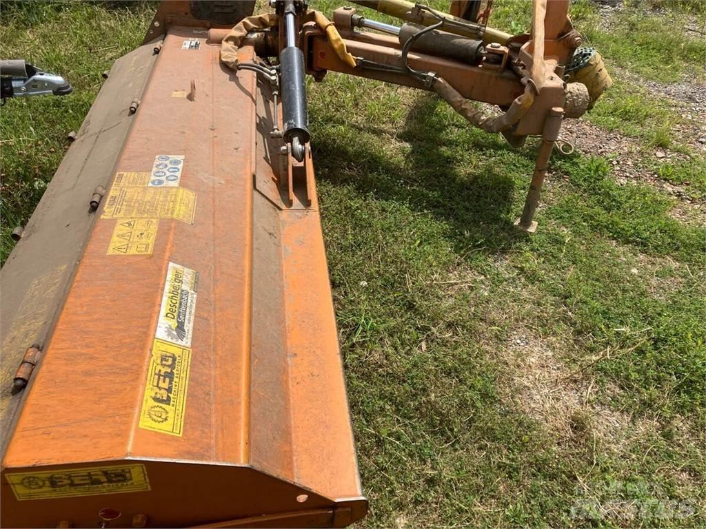 Berti TA/PS 250 جزازات وأغطية المراعي