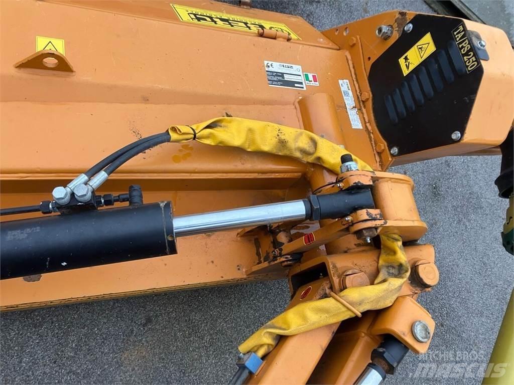Berti TA/PS 250 جزازات وأغطية المراعي
