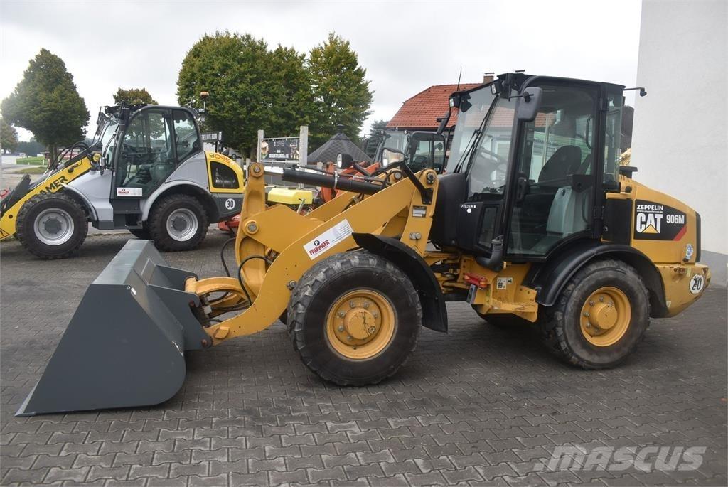 CAT 906M لوادر بعجل