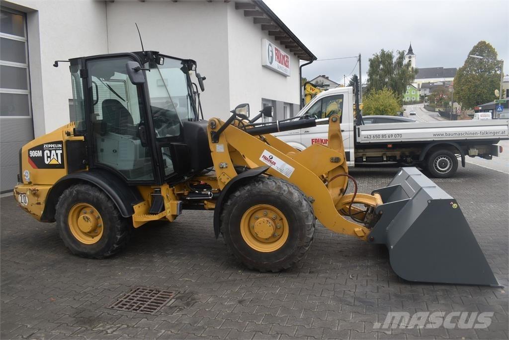 CAT 906M لوادر بعجل