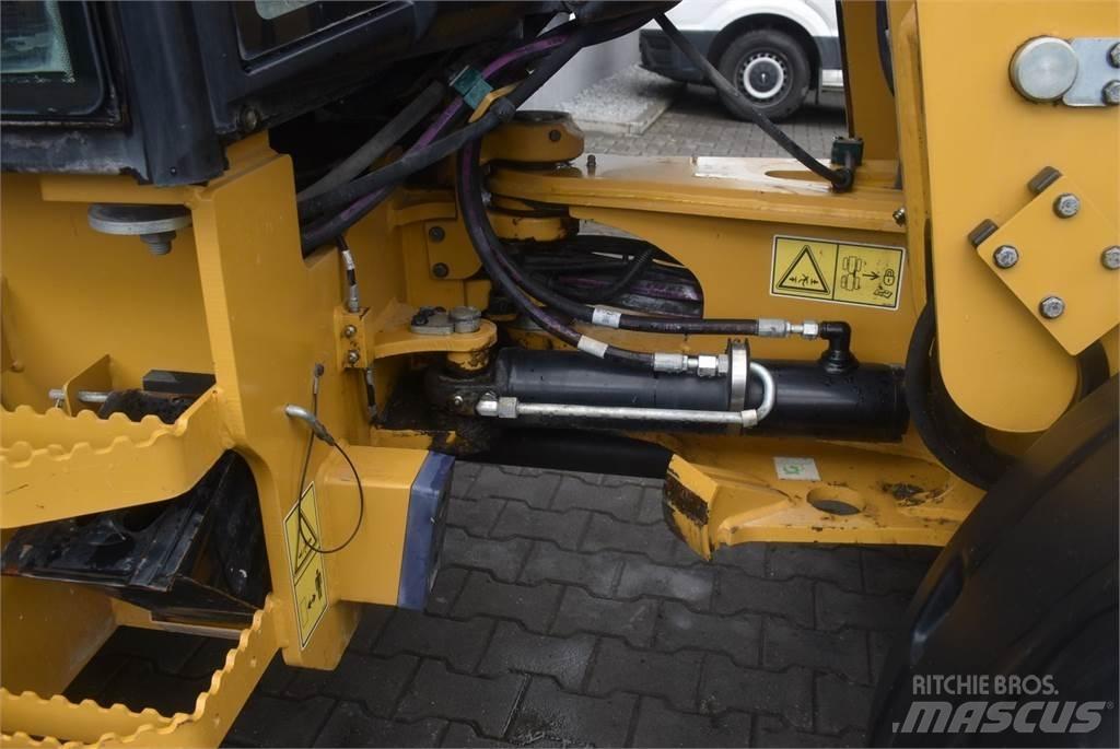 CAT 907M لوادر بعجل