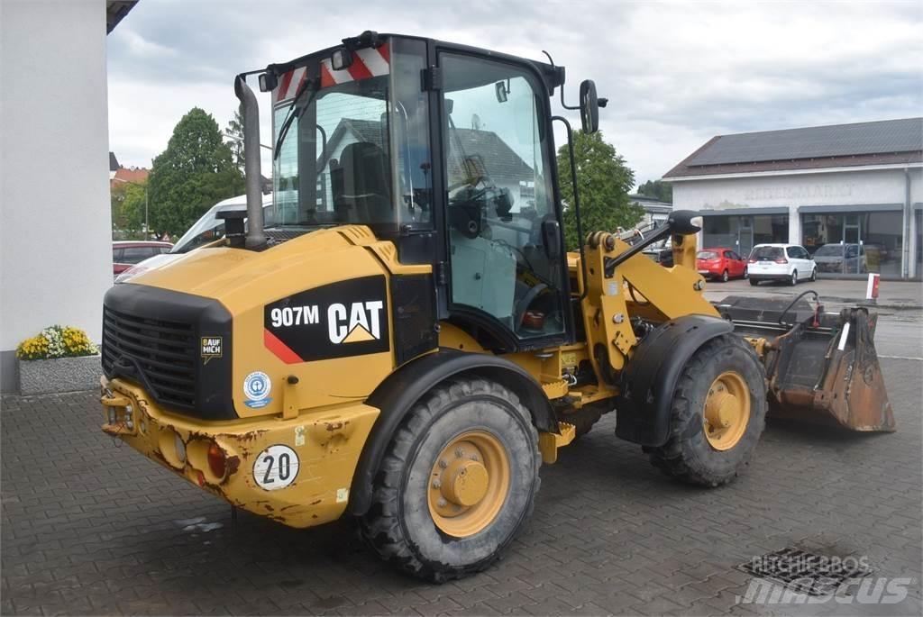 CAT 907M لوادر بعجل