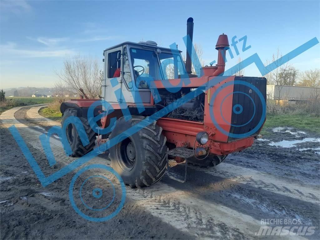 Charkow T 150 الجرارات