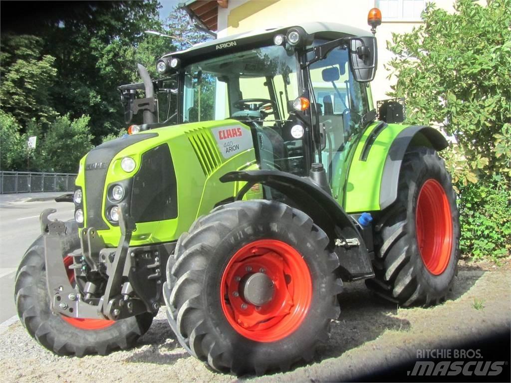 CLAAS Arion 440 الجرارات