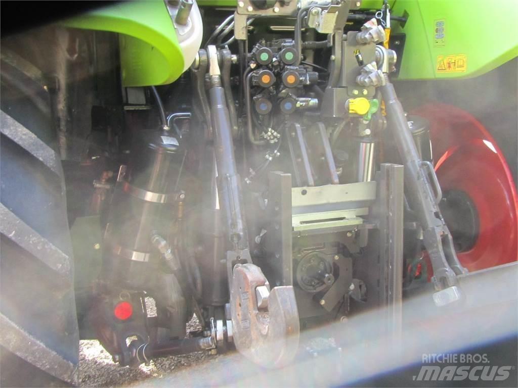 CLAAS Arion 440 الجرارات