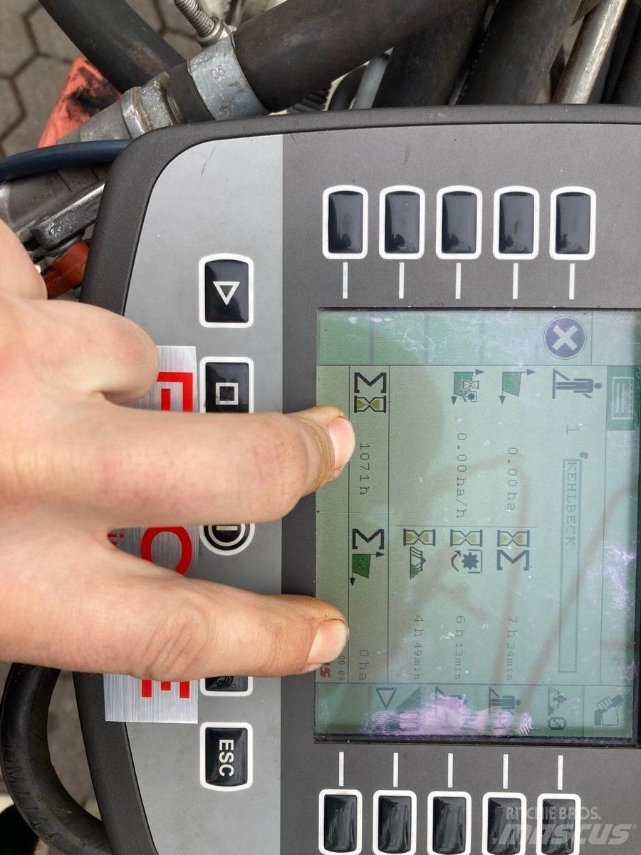 CLAAS Liner 3600 معدات حصد