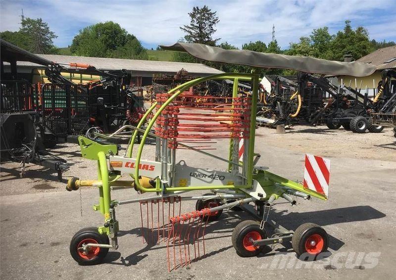 CLAAS Liner 420 معدات حصد