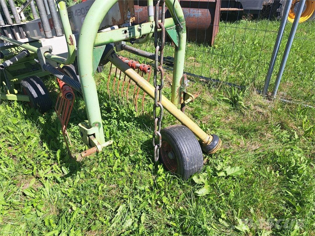 CLAAS Liner 430 معدات حصد