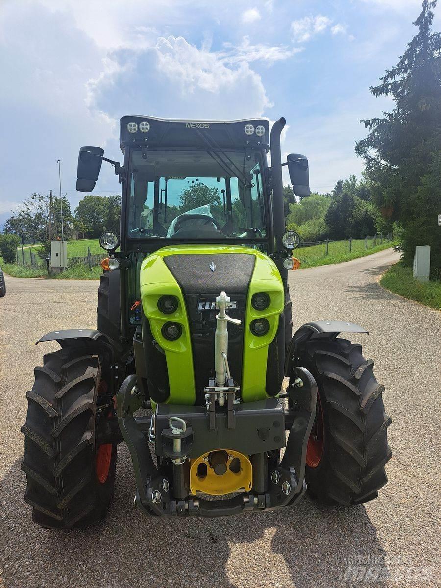 CLAAS Nexos 240 XL الجرارات