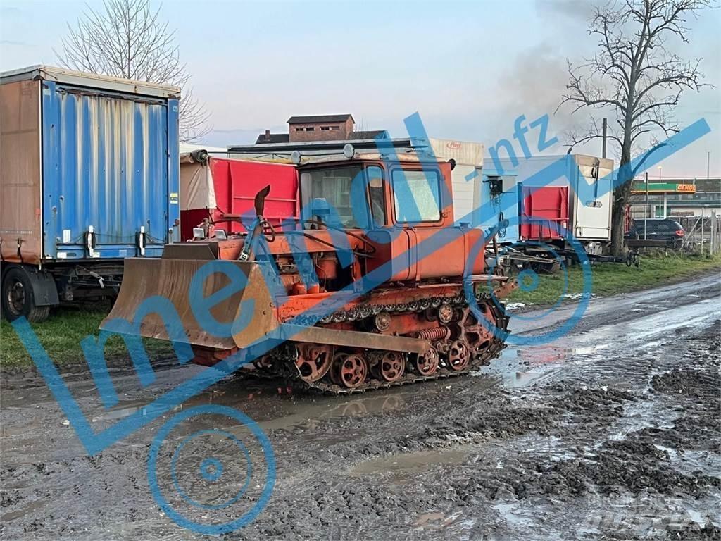  DT 75 Raupe الجرارات