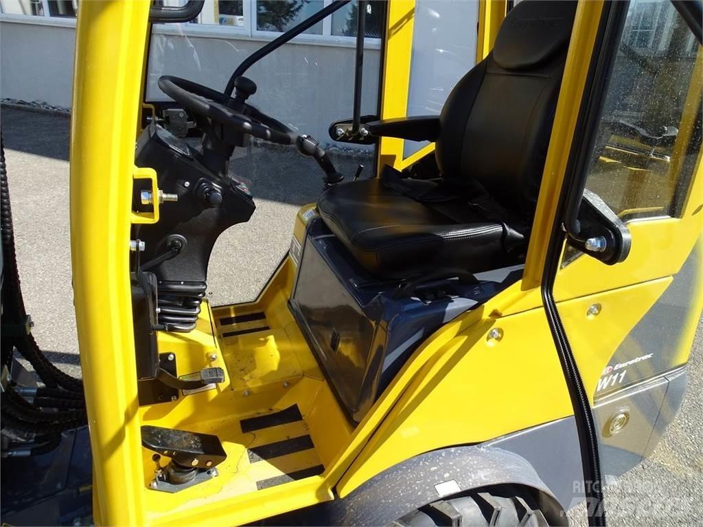 Eurotrac W11 C لوادر وحفارات أمامية