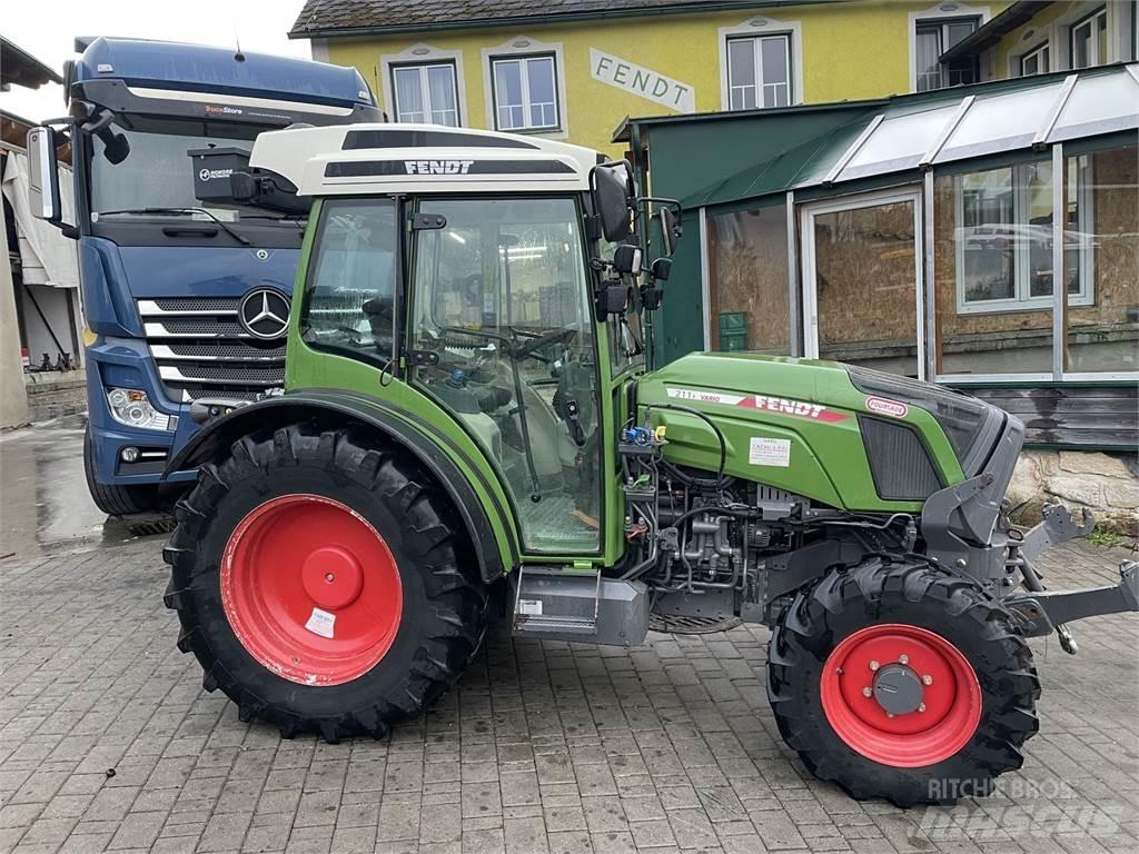 Fendt 211 PA PROFI الجرارات