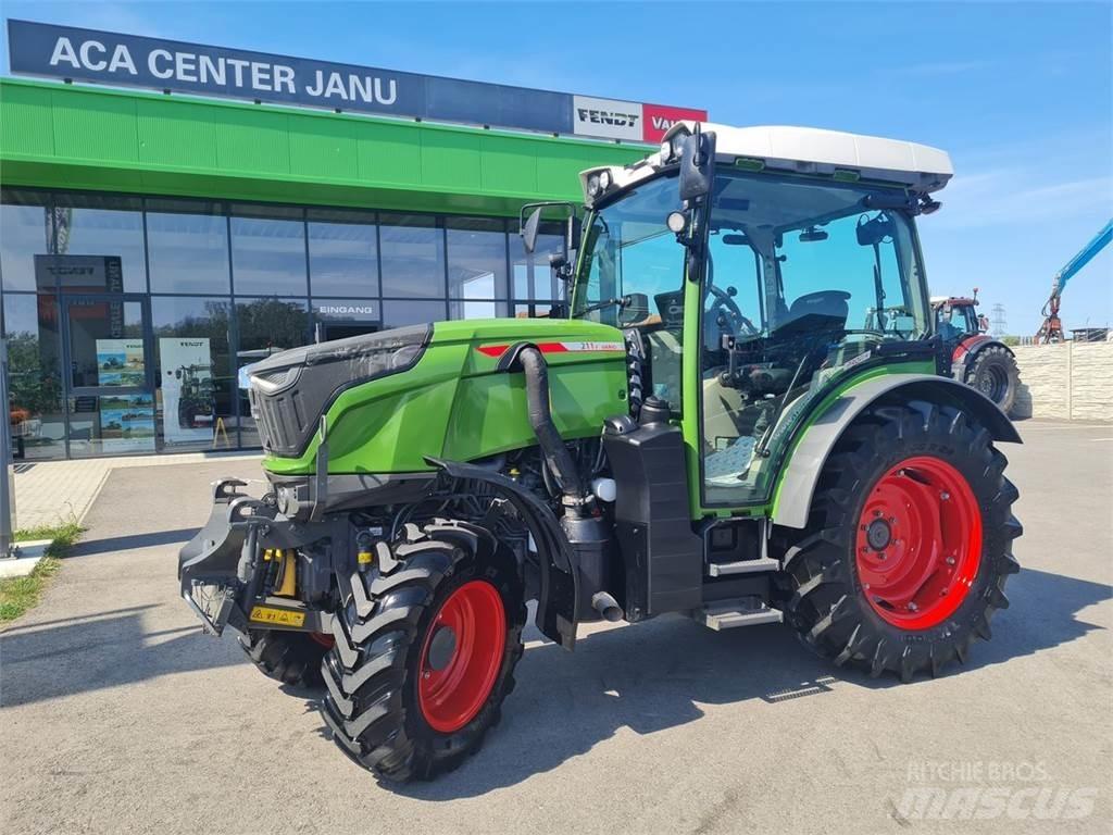 Fendt 211 Vario F الجرارات