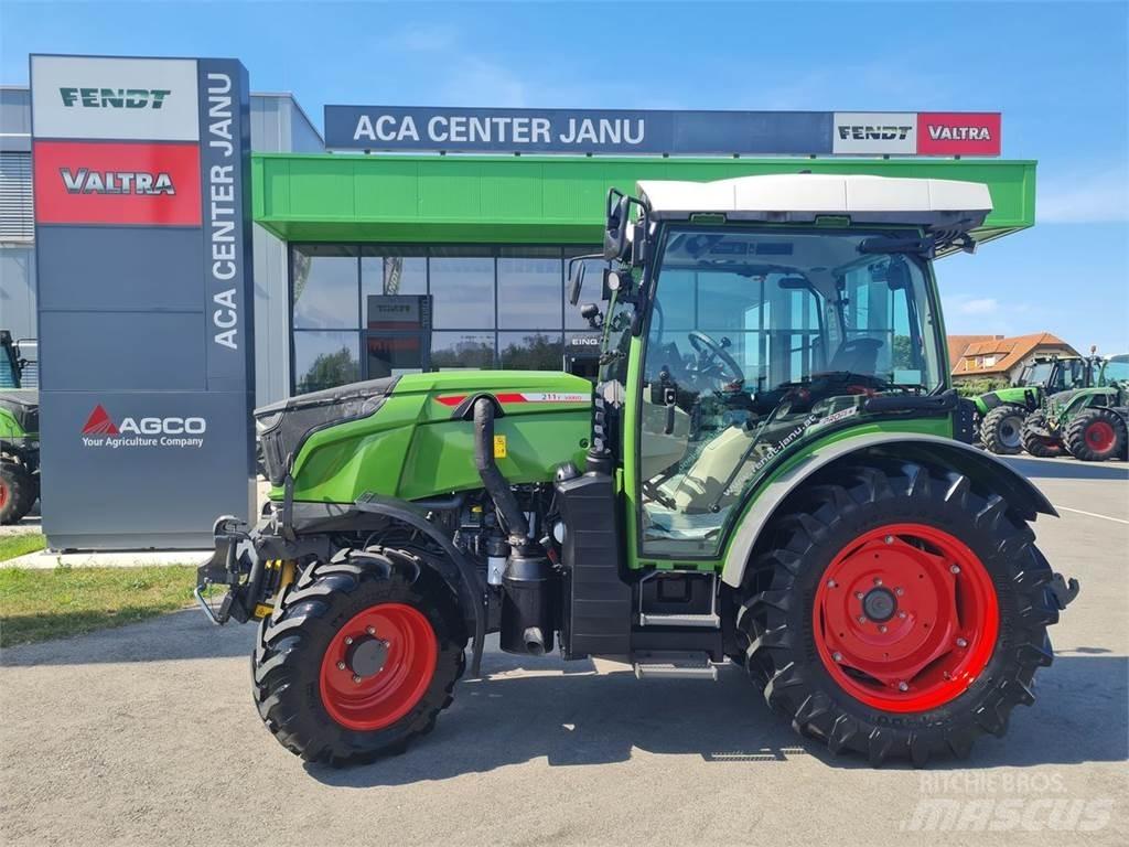 Fendt 211 Vario F الجرارات