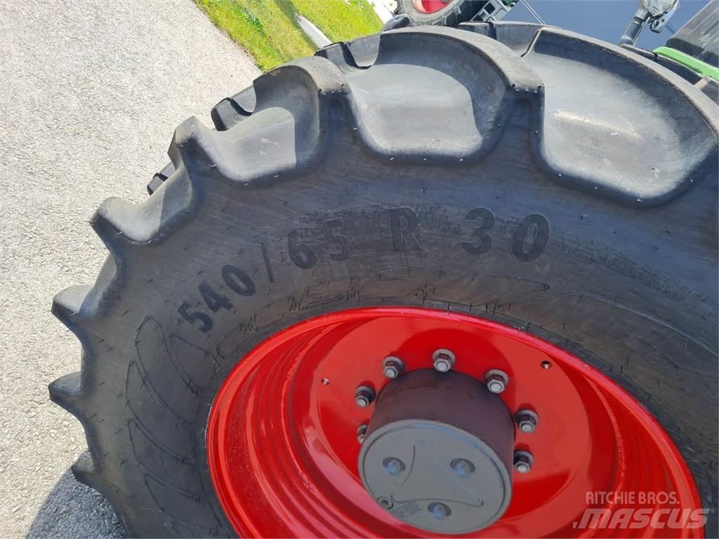 Fendt 724 Vario الجرارات