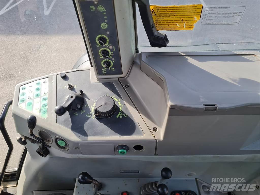 Fendt Favorit 818 الجرارات
