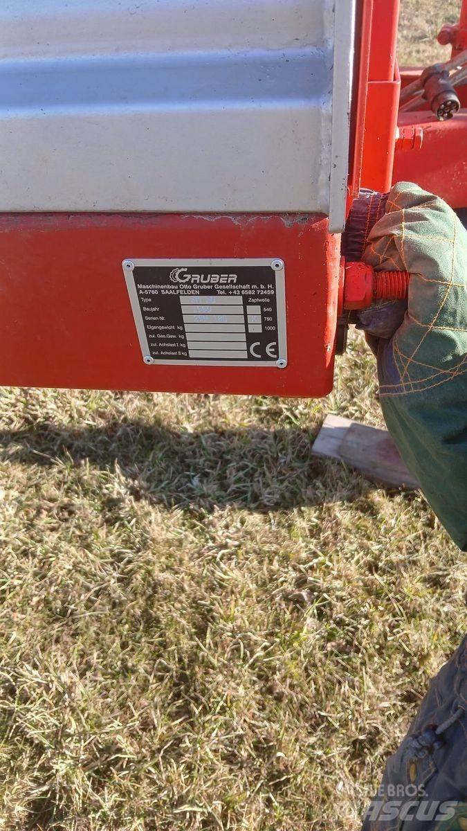 Gruber SM 380 معدات توزيع السماد العضوي