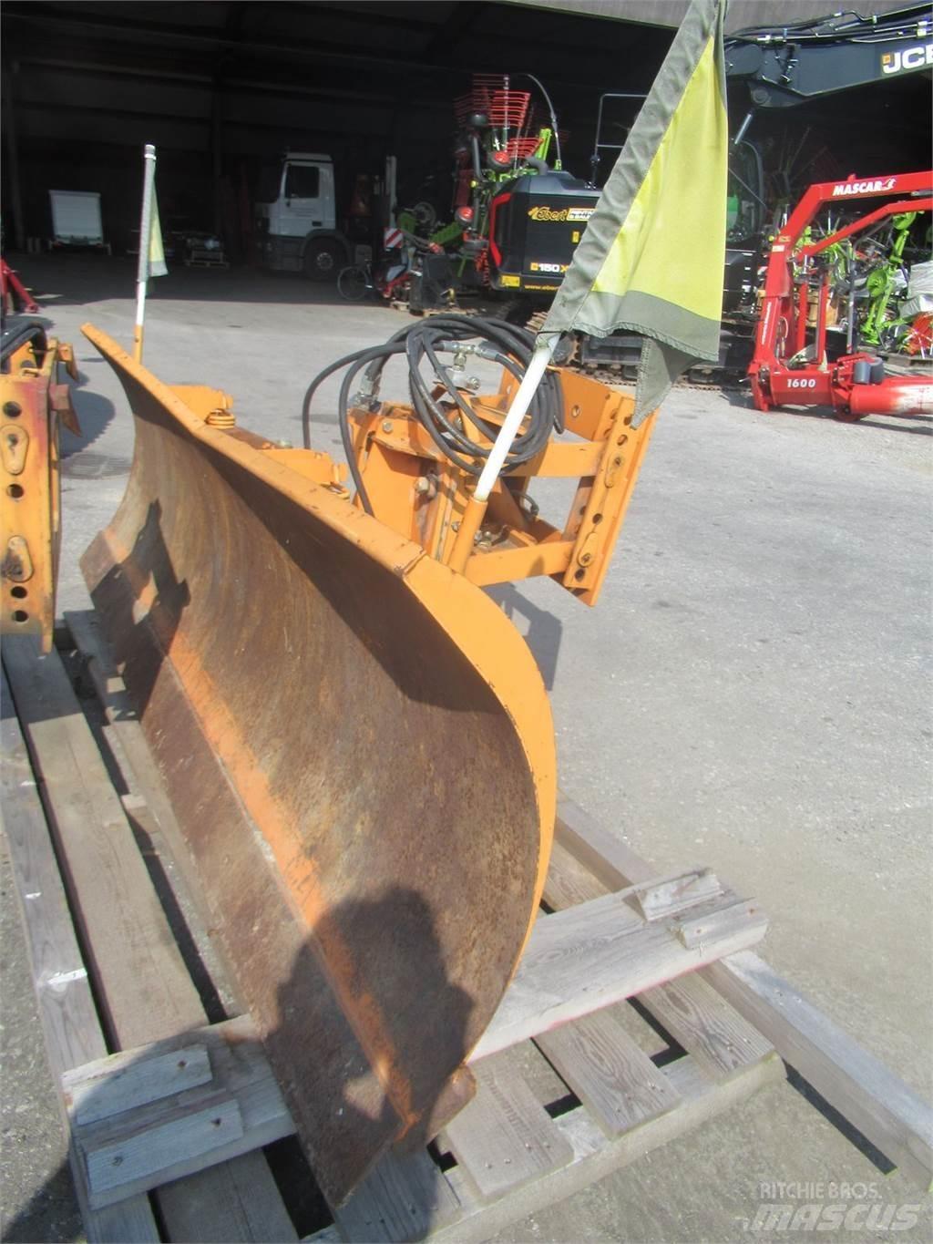 Hauer SK 2800 حراثات ونصول الجليد