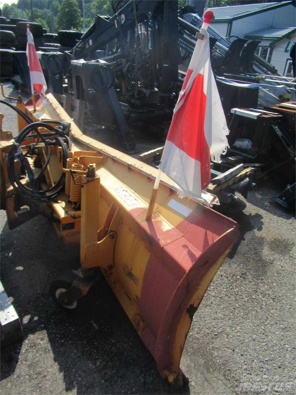 Hauer SK 2800 حراثات ونصول الجليد