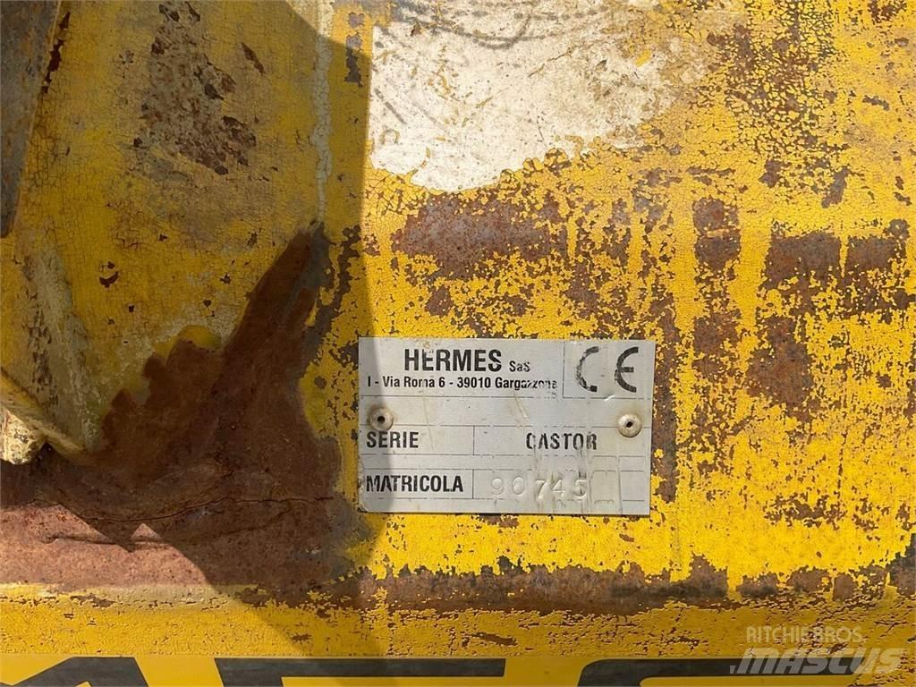 Hermes 220 Mulcher جزازات وأغطية المراعي