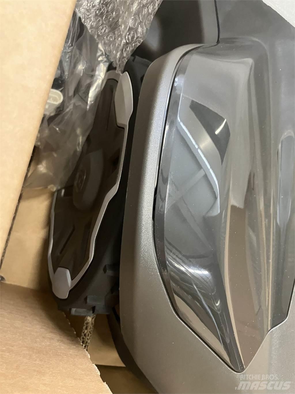 Husqvarna 320 NERA ركوب الحشائش
