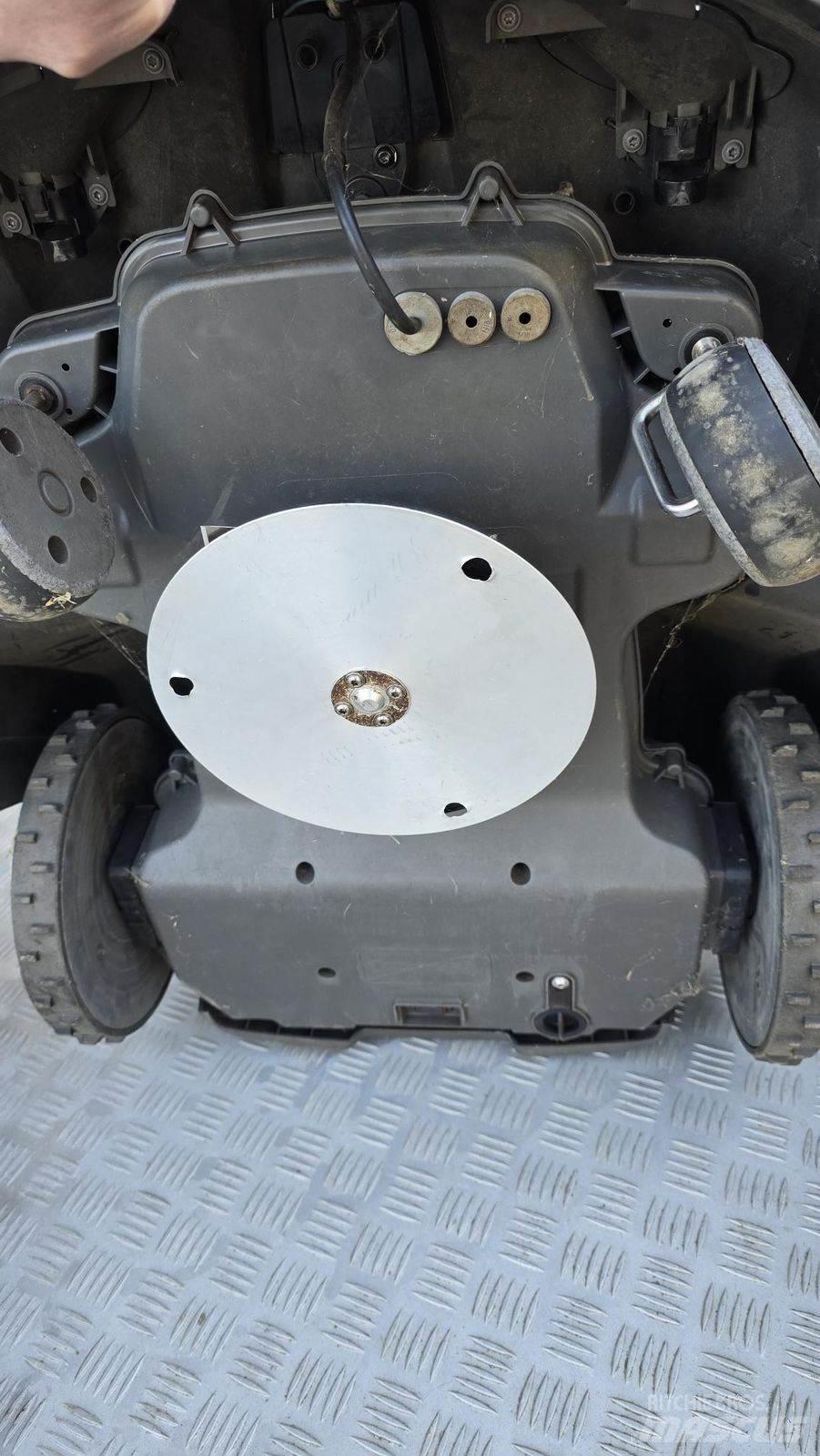 Husqvarna AM 330X ماكينات أخرى لتجهيز الأراضي
