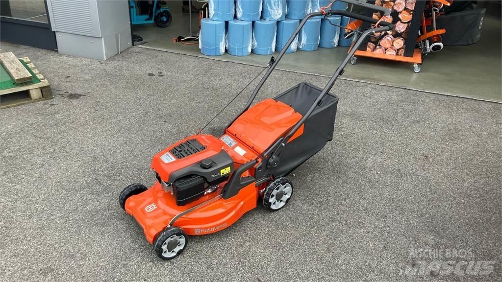 Husqvarna LC 247S ركوب الحشائش