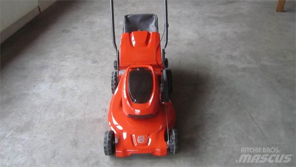 Husqvarna LC 347iVX ركوب الحشائش