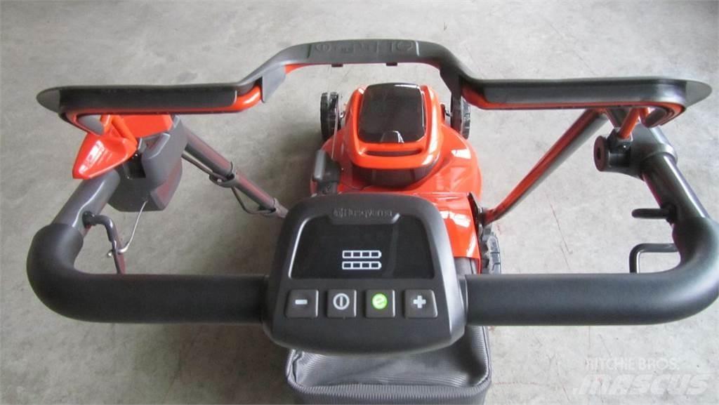 Husqvarna LC 347iVX ركوب الحشائش