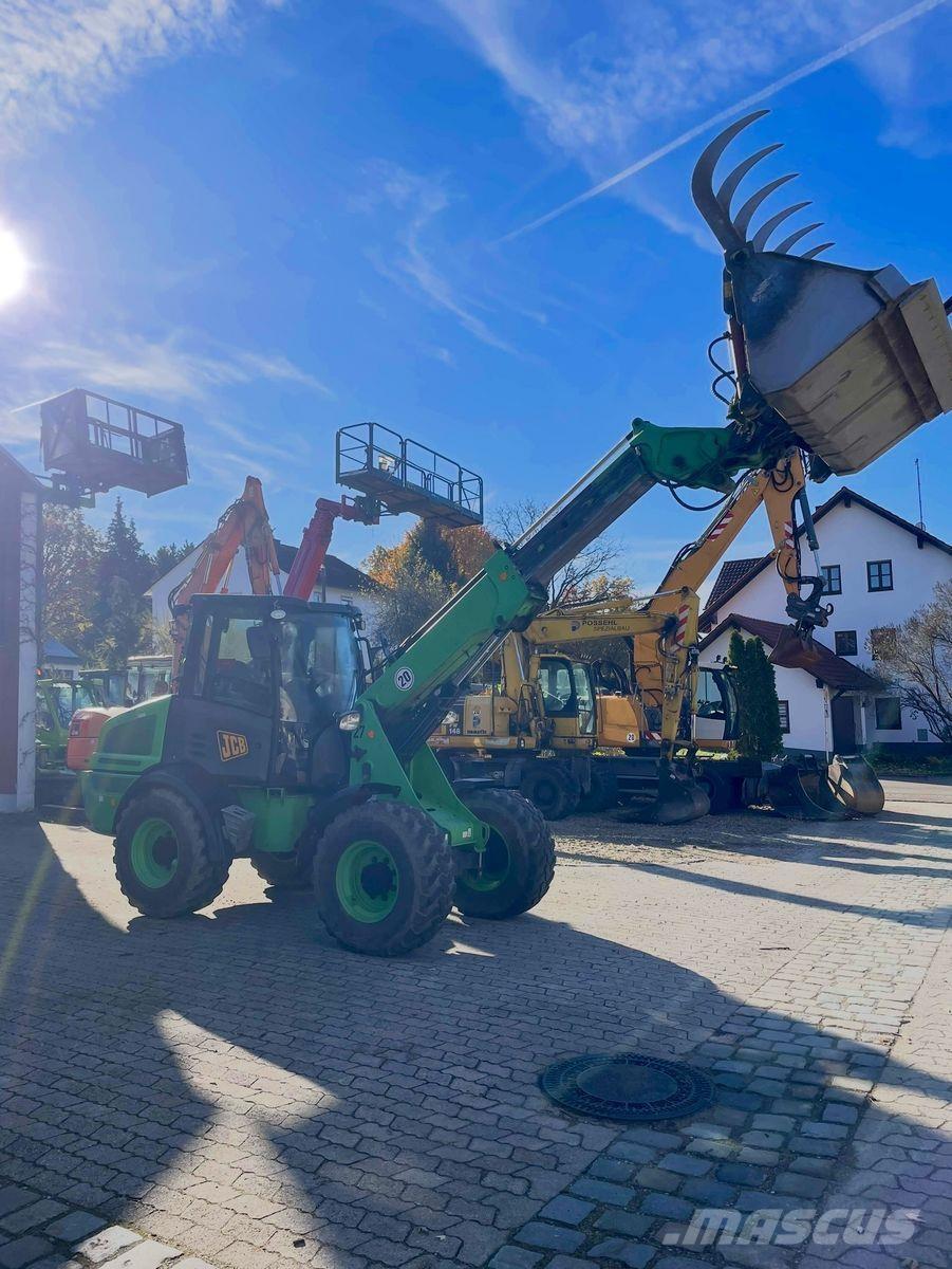 JCB TM 220 لوادر بعجل