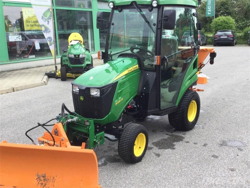 John Deere 1026R الجرارات