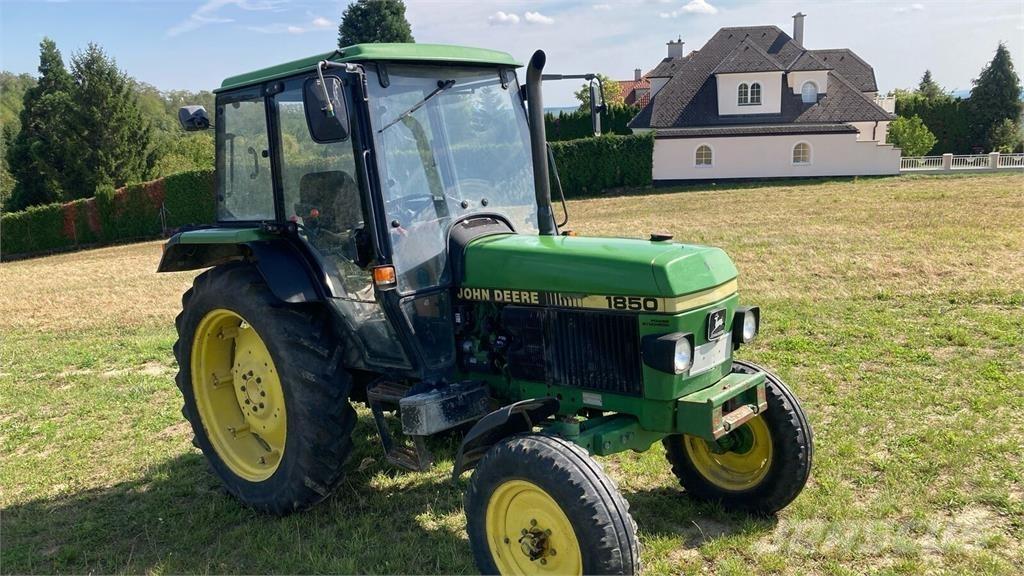 John Deere 1850 الجرارات