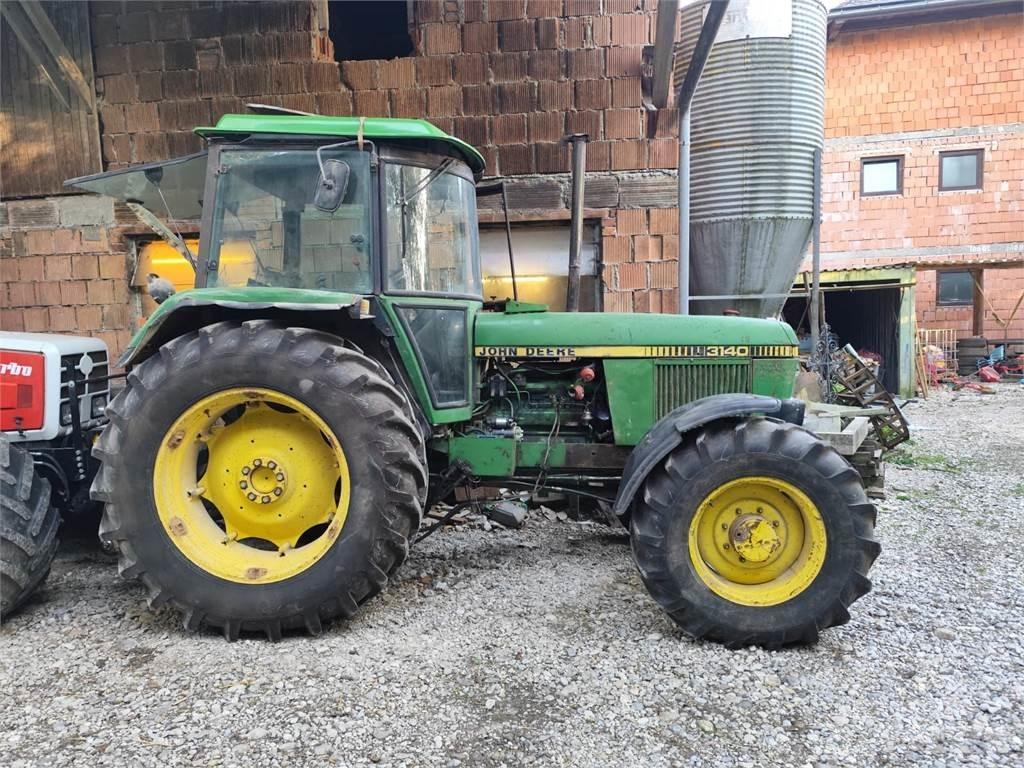 John Deere 3140 الجرارات