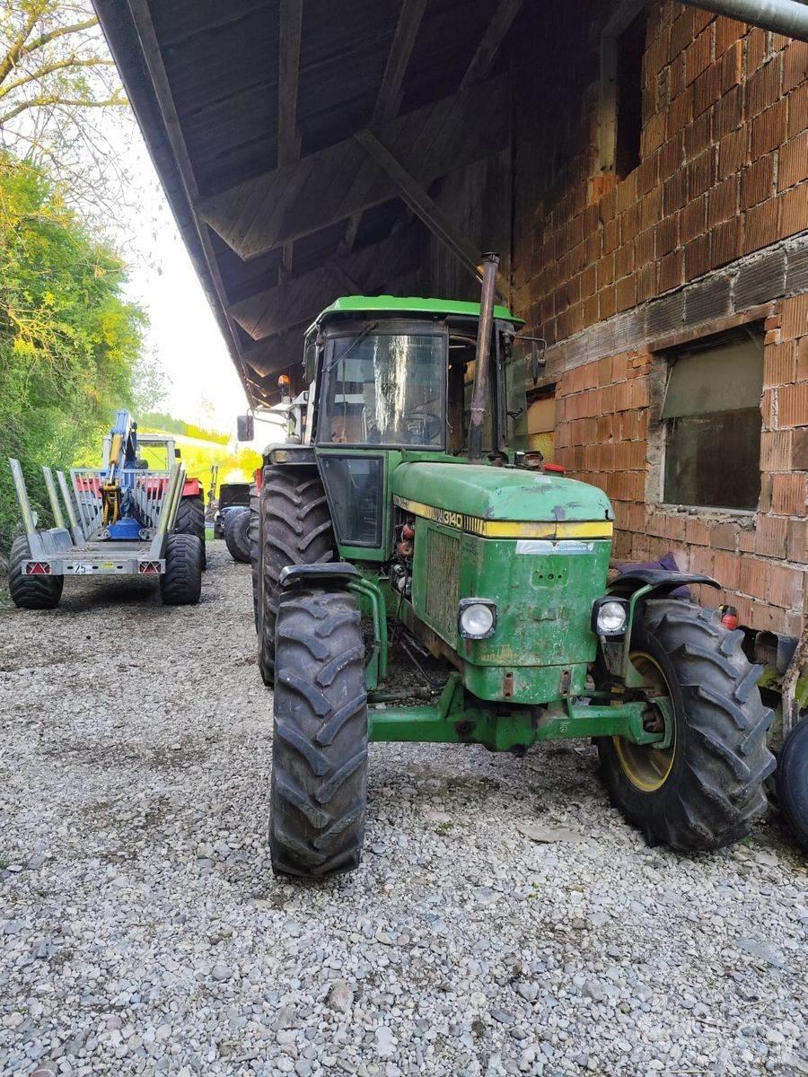 John Deere 3140 الجرارات