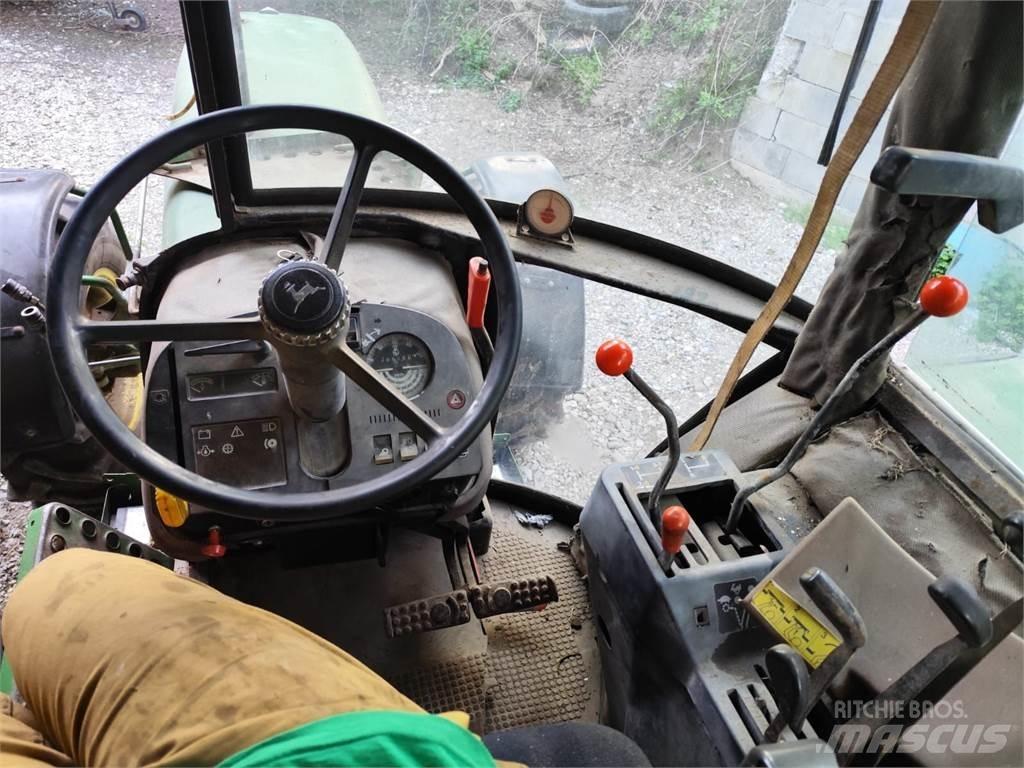 John Deere 3140 الجرارات