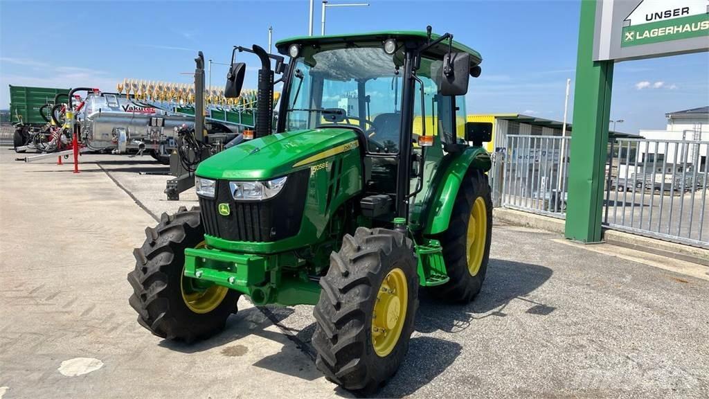 John Deere 5058E الجرارات