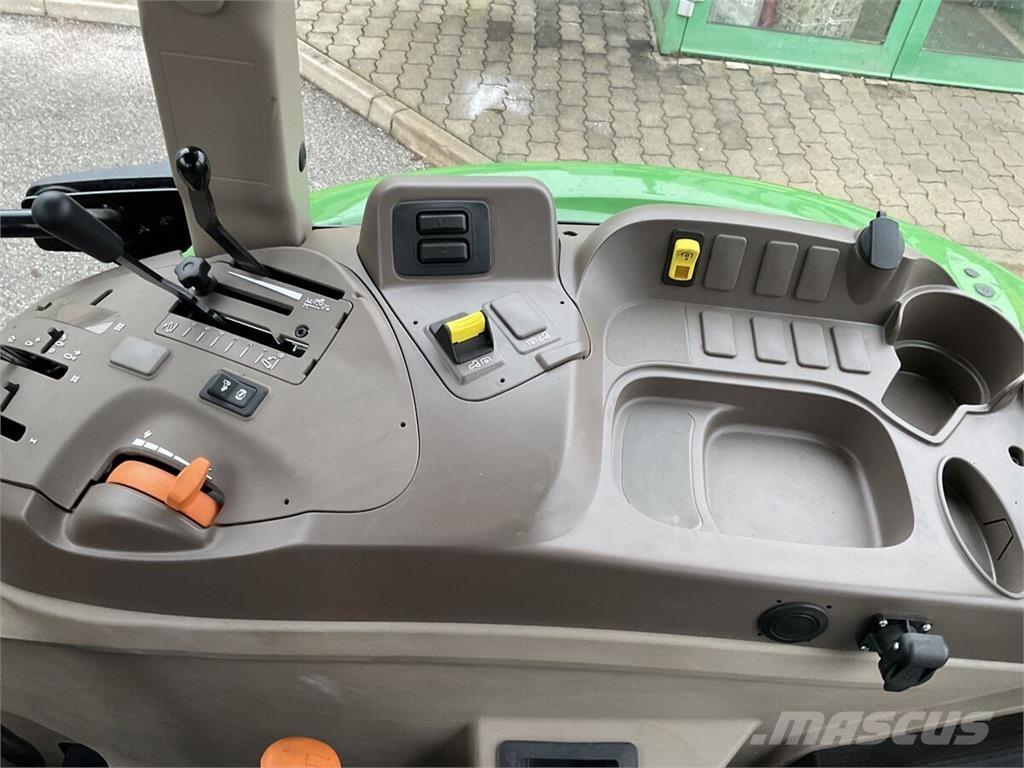 John Deere 5058E الجرارات