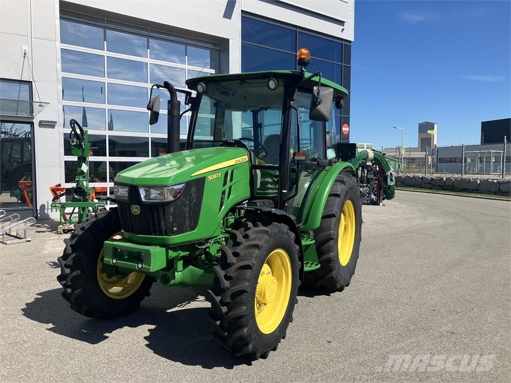 John Deere 5067E الجرارات