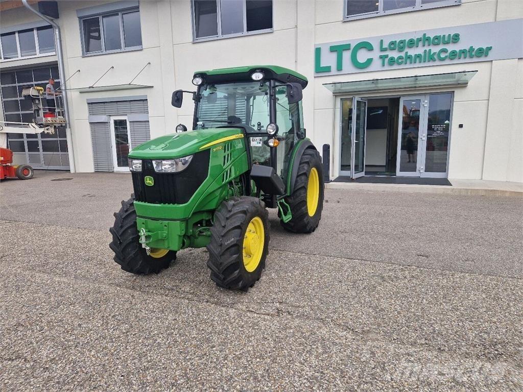 John Deere 5075 GF الجرارات