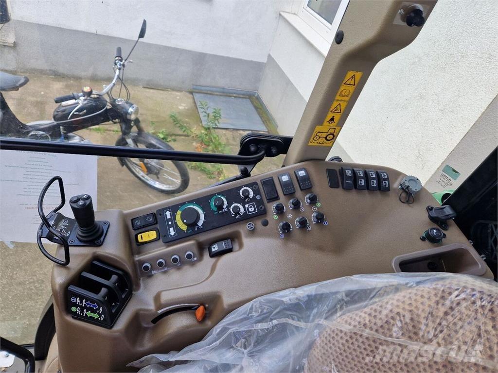 John Deere 5075 GF الجرارات