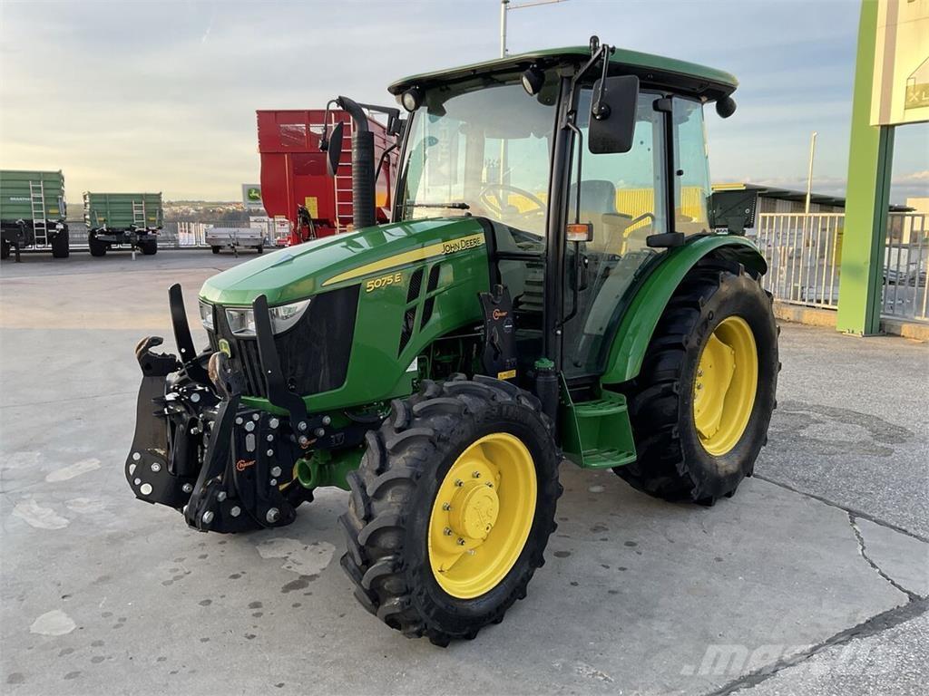 John Deere 5075E الجرارات